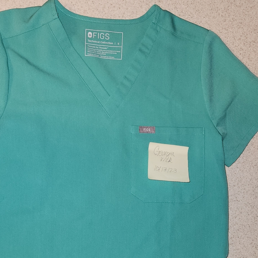Figs catarina surgical green scrub small top